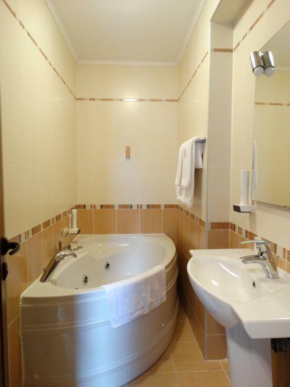 Vesta Hotel Монтана Экстерьер фото