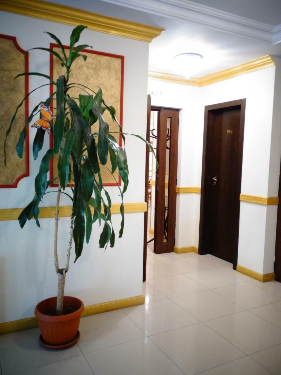 Vesta Hotel Монтана Экстерьер фото